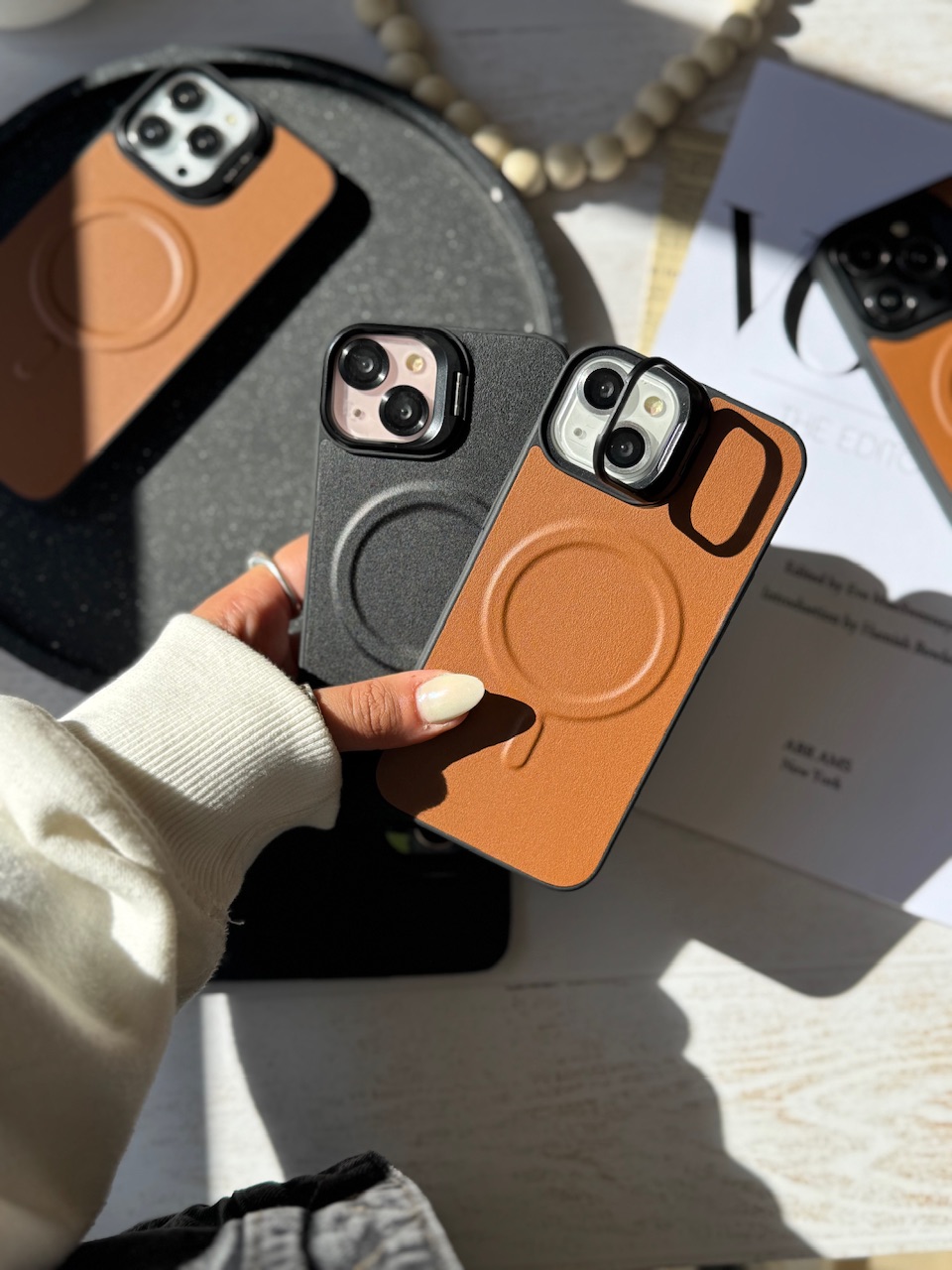 b83ed6.jpeg قاب مگ سیف چرمی لنز استند شو (کدC1867) - تصویر 1