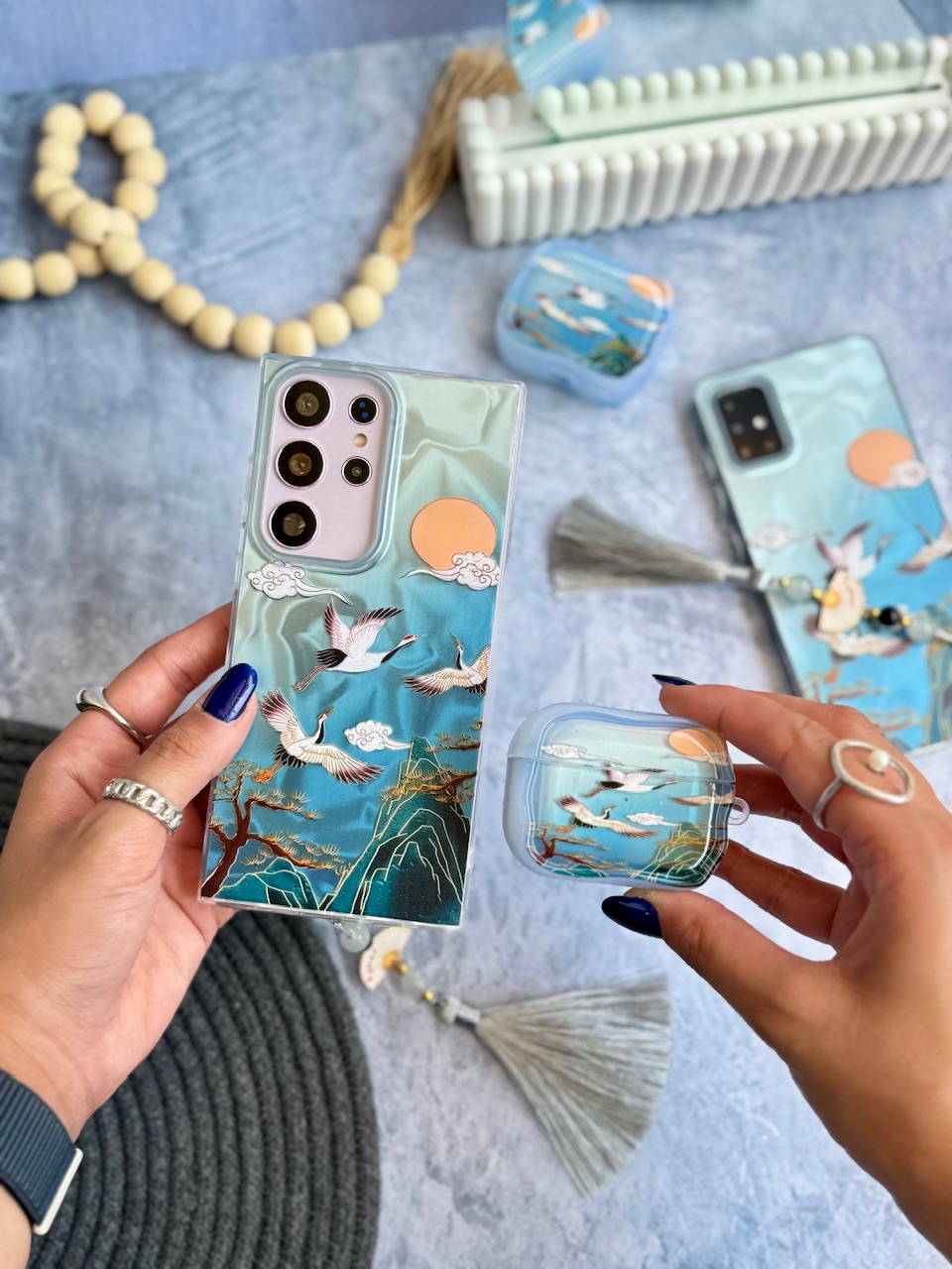 b960a7.jpeg قاب رقص دُرنا همراه با آویز آیفون ، سامسونگ ، شیائومی (کدC2033) - تصویر 1