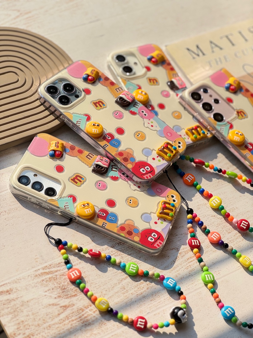 c6f8b2.jpeg قاب M&M Land با آویز آیفون سامسونگ شیائومی (کدC1917) - تصویر 1
