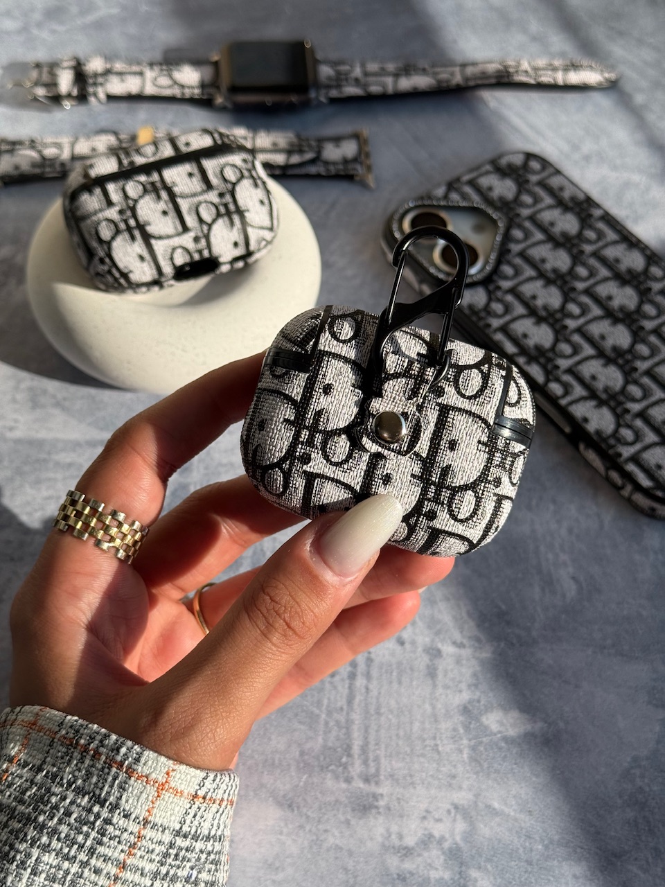 e834c5.jpeg ایرپاد ست قاب دیور دور لنز نگین (کدa0285) - تصویر 1