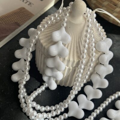 آویز و بند قلب سفید